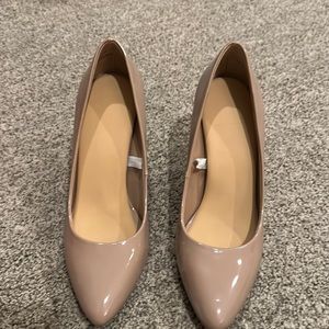 Nude padded patten leather heel